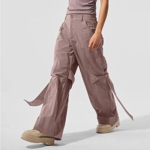Alo yoga voyager trousers size XS
Color mushroom